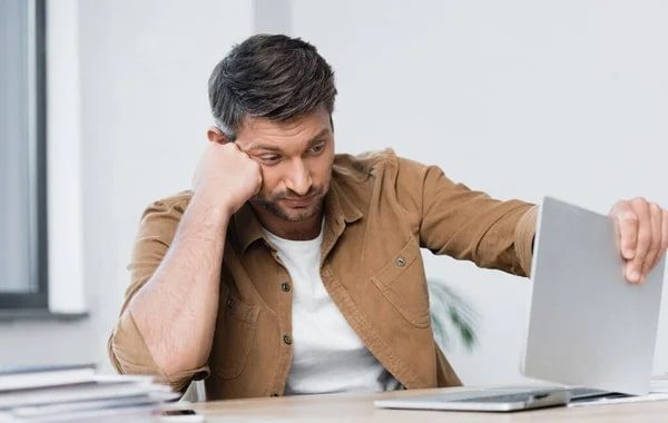 Не выводит средства